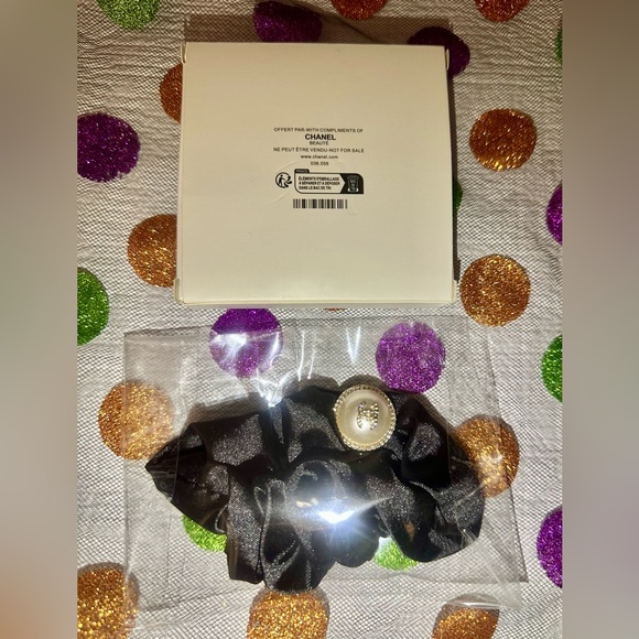 CHANEL Holiday Edition Black Hair Scrunchie with Pearl Detail NWB GWP - Picture 11 of 13